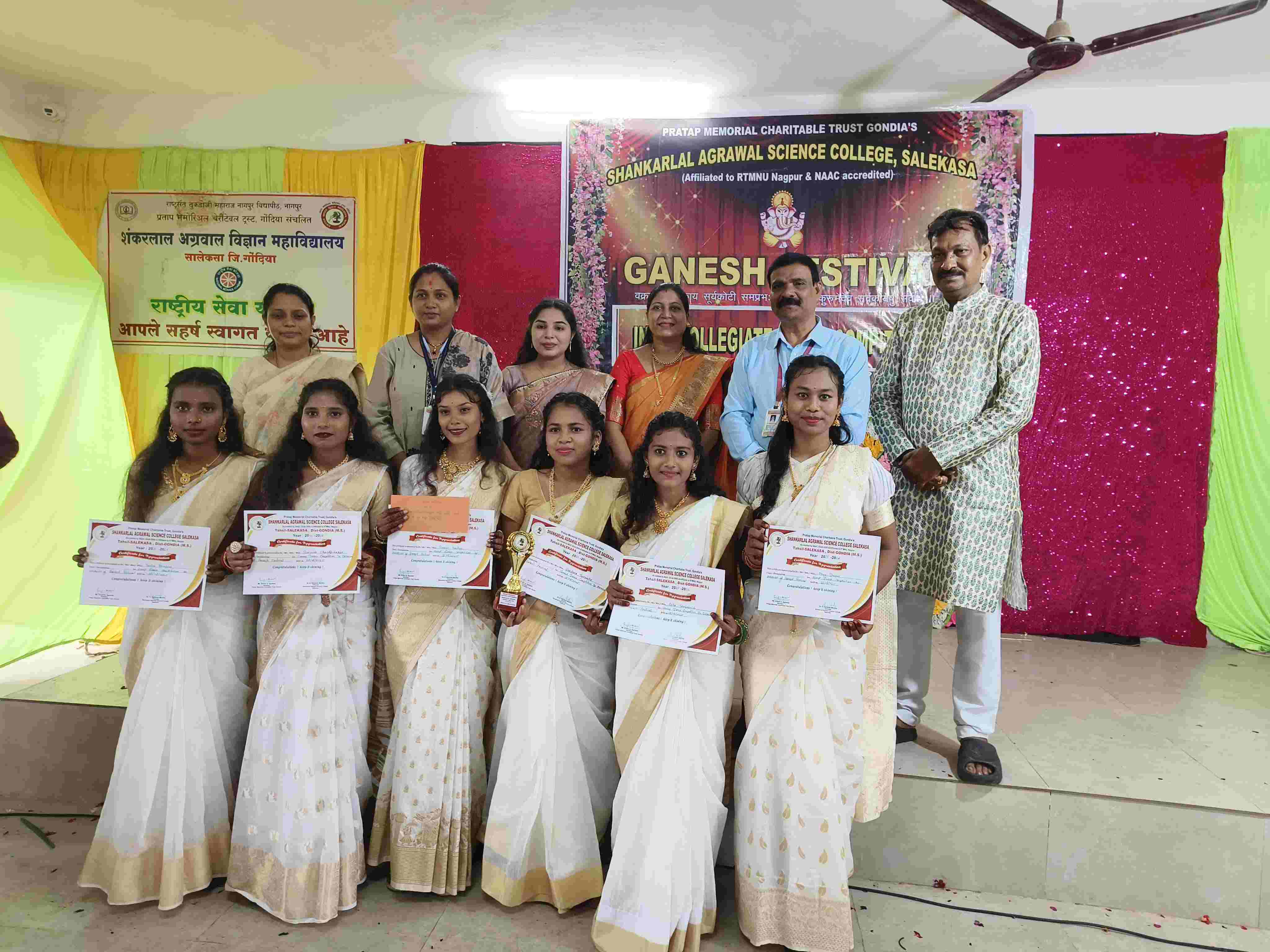 अग्रवाल विज्ञान महाविद्यालयात तालुकास्तरीय समूह नृत्य स्पर्धा